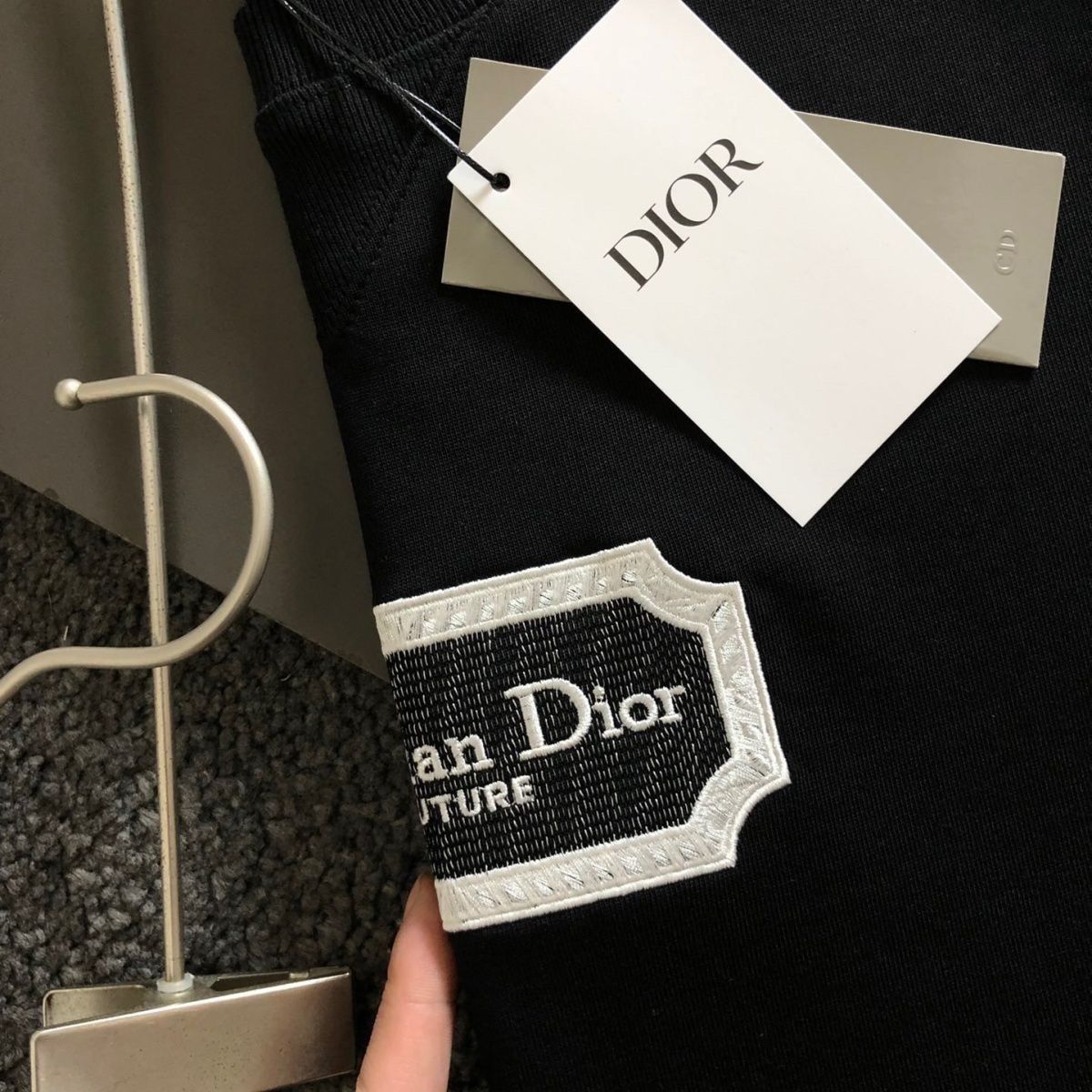 Dl0R 文字刺繍ラウンドネックTシャツ【 50％割引+送料無料】