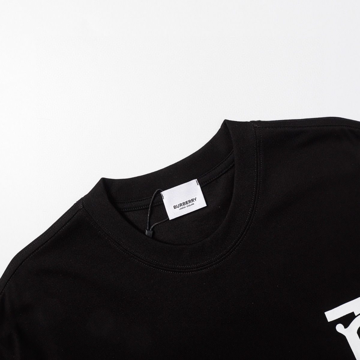 BU1BERRY レタープリントTシャツ【 50％割引+送料無料】