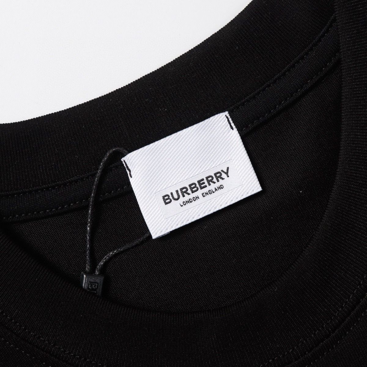 BU1BERRY レタープリントTシャツ【 50％割引+送料無料】