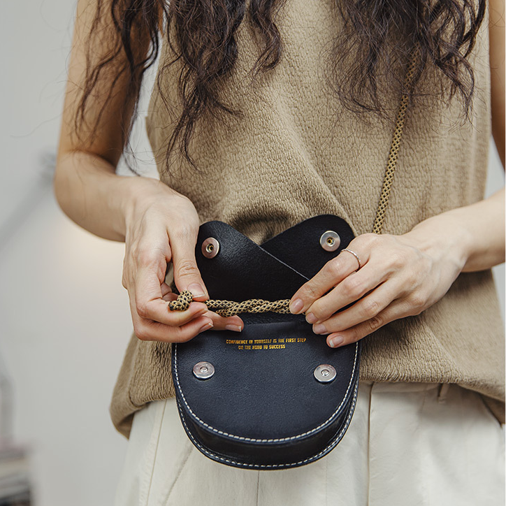 頭層牛皮馬復古鞍包百搭耳機斜挎包口紅零錢鑰匙迷你小包包-Retro's Wear