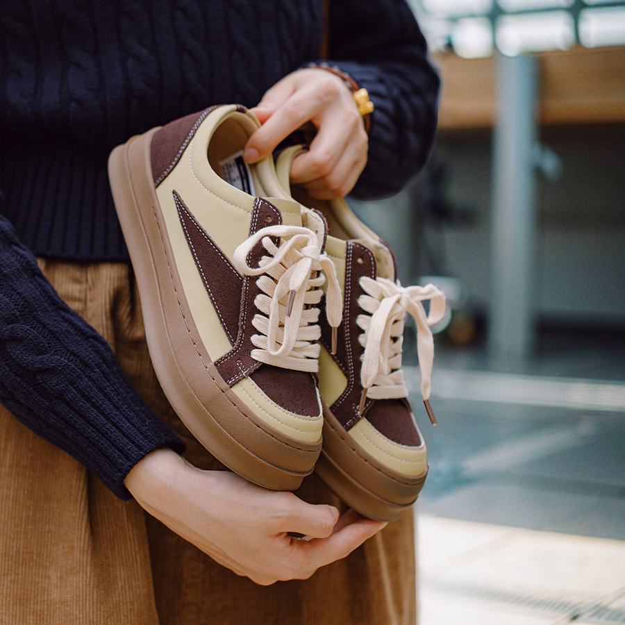 地心引力Gravity秋季新款百搭厚底板鞋女小眾休閒情侶麵包鞋-Retro's Wear