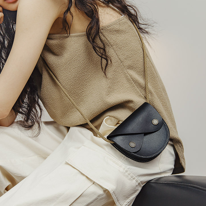 頭層牛皮馬復古鞍包百搭耳機斜挎包口紅零錢鑰匙迷你小包包-Retro's Wear