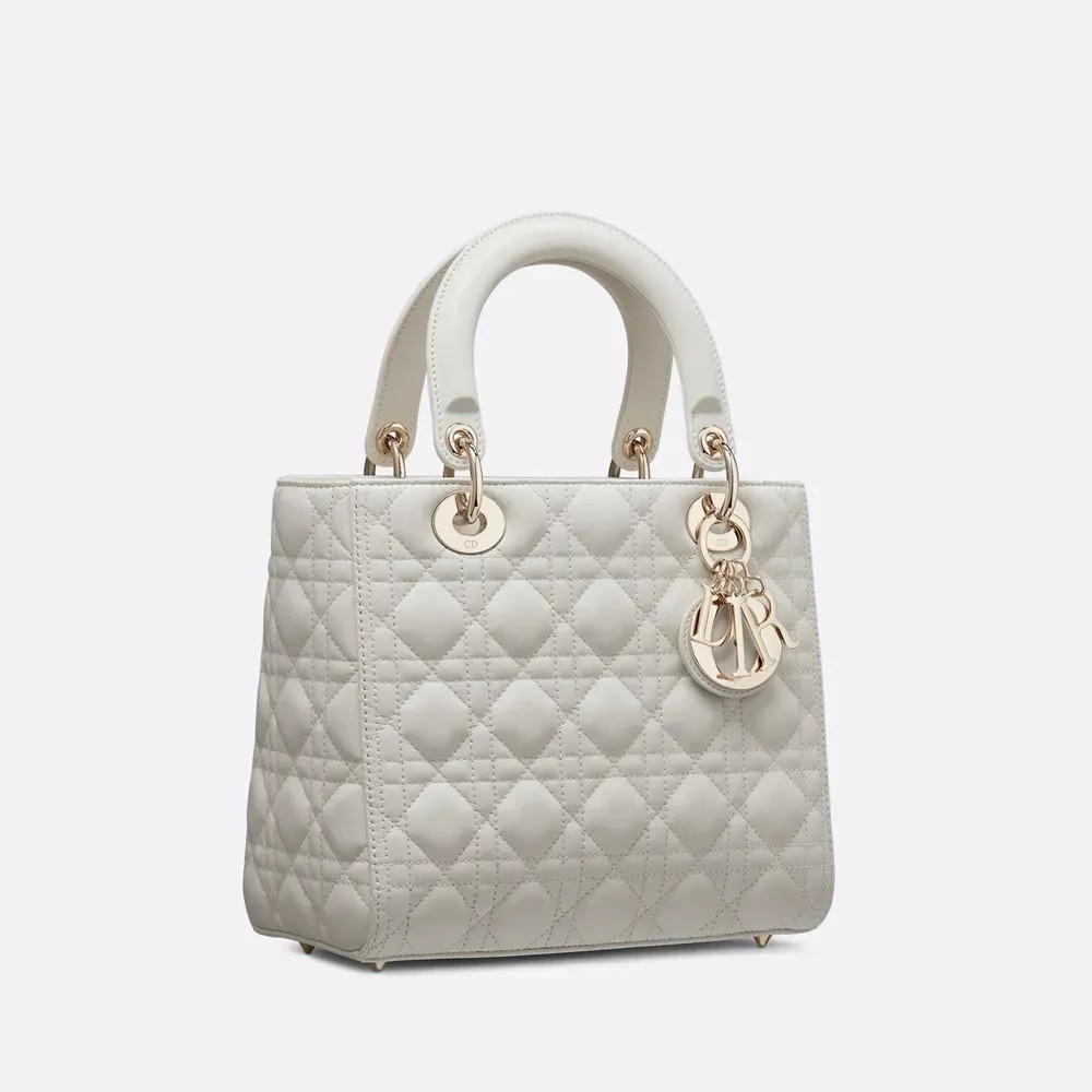 【Dior】朝比奈彩さん、新木優子さん、中村アンさんなど、世界的セレブも愛用する同項 のLADY DIOR ミディアムバッグ！
