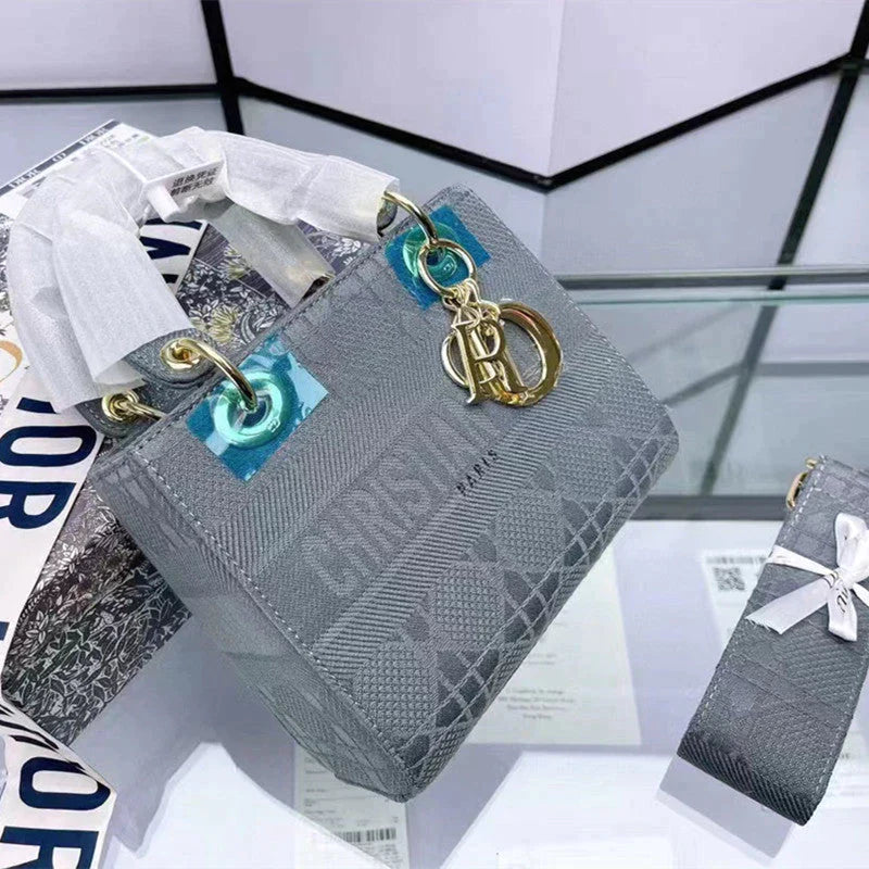 【DIOR】BAILA雑誌掲載！中村アンさん愛用のMedium Lady D-Lite Bag