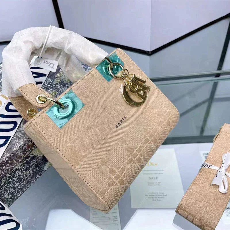 【DIOR】BAILA雑誌掲載！中村アンさん愛用のMedium Lady D-Lite Bag