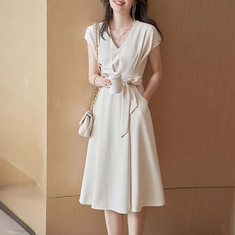 氣質純色繫帶收腰V領連身裙