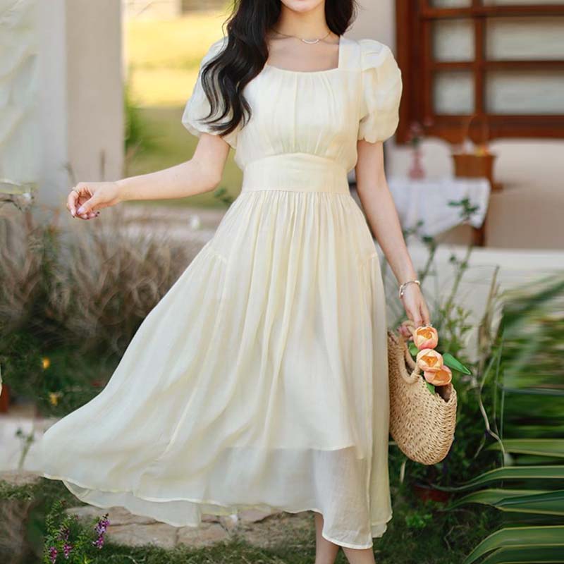 甜美溫柔風純色泡泡袖連身裙