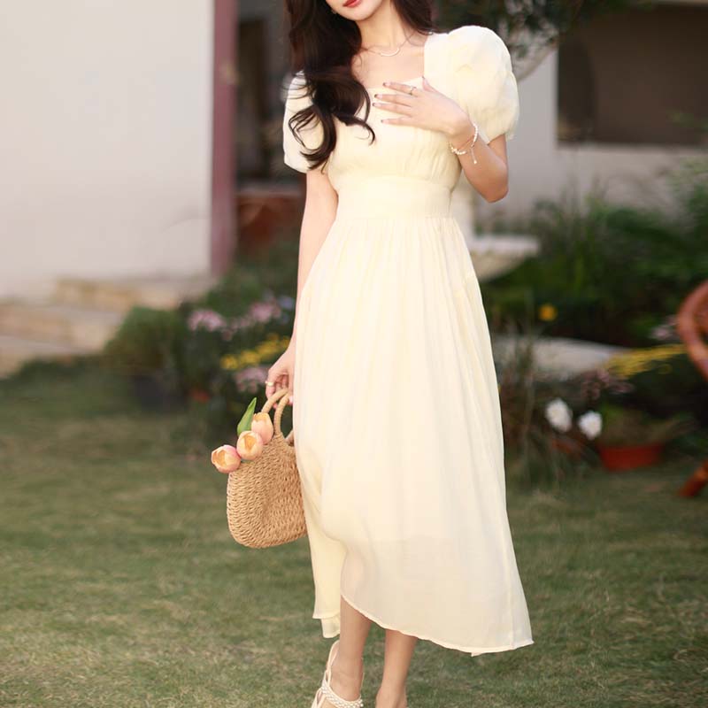 甜美溫柔風純色泡泡袖連身裙