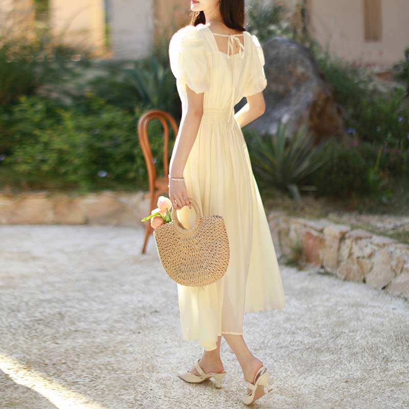 甜美溫柔風純色泡泡袖連身裙