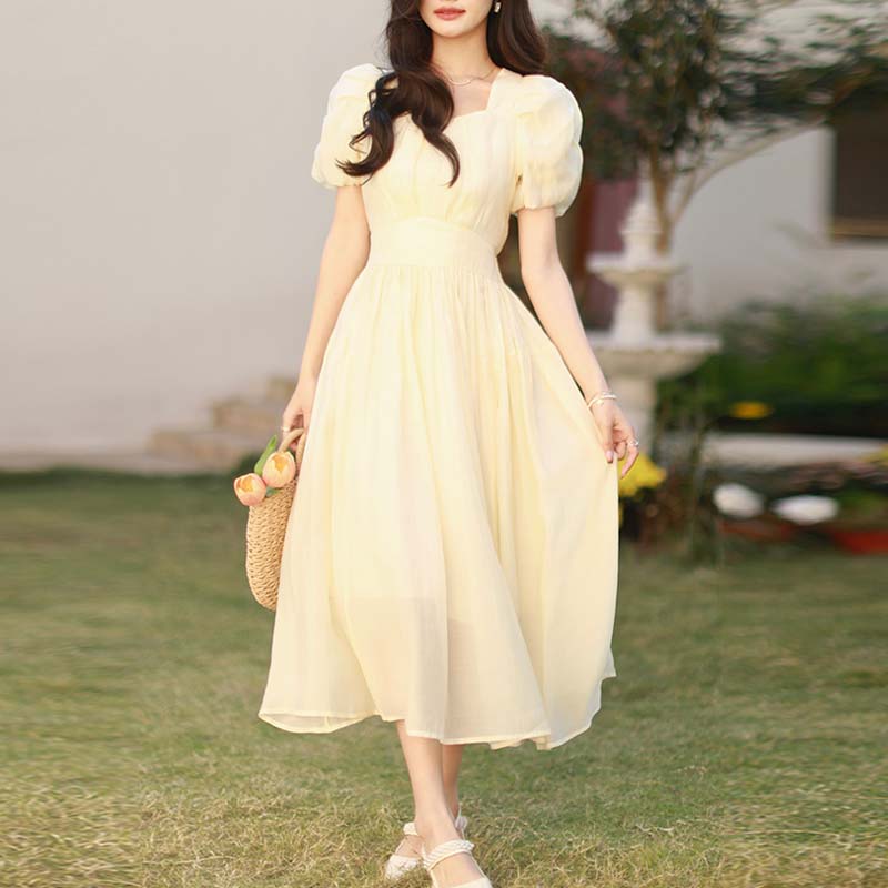 甜美溫柔風純色泡泡袖連身裙