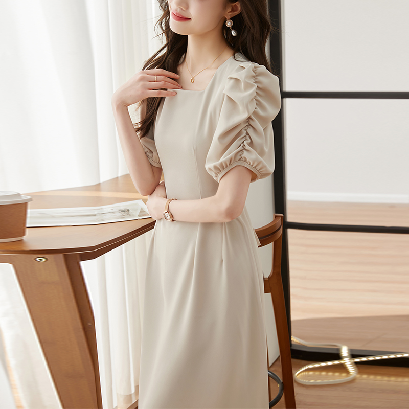 法式純色泡泡袖方領連身裙