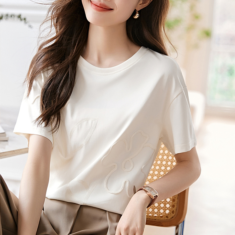休閒通勤立體繡花圓領短袖T恤
