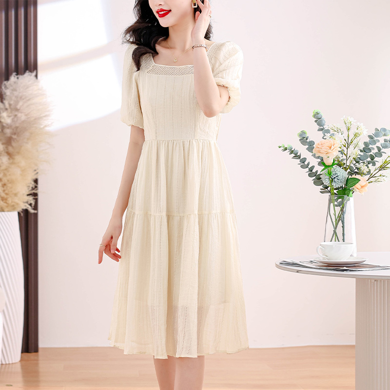 法式純色泡泡袖方領收腰連身裙