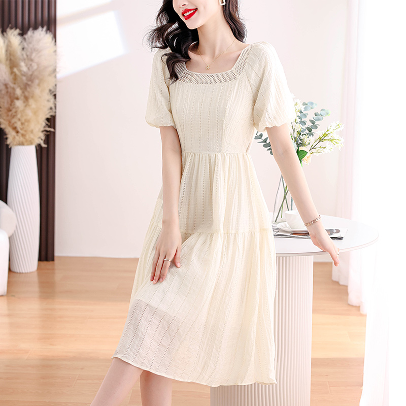 法式純色泡泡袖方領收腰連身裙