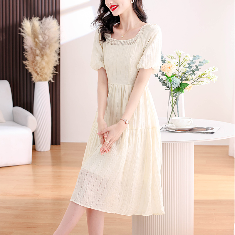 法式純色泡泡袖方領收腰連身裙