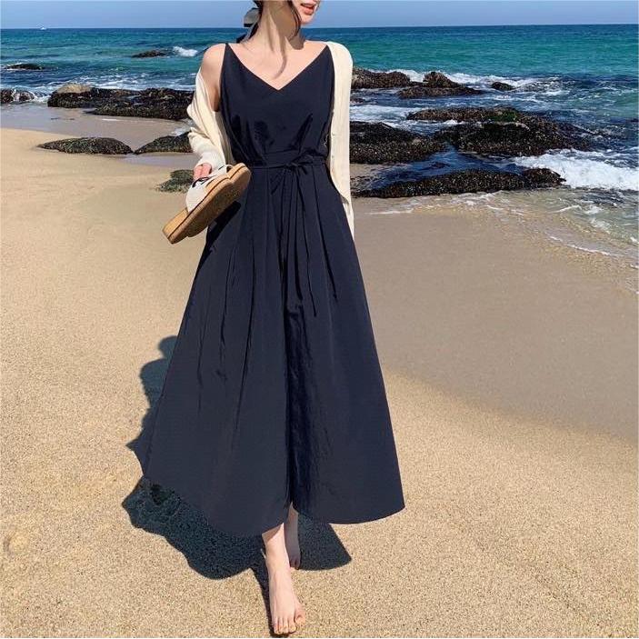 百搭純色V領吊帶連身裙