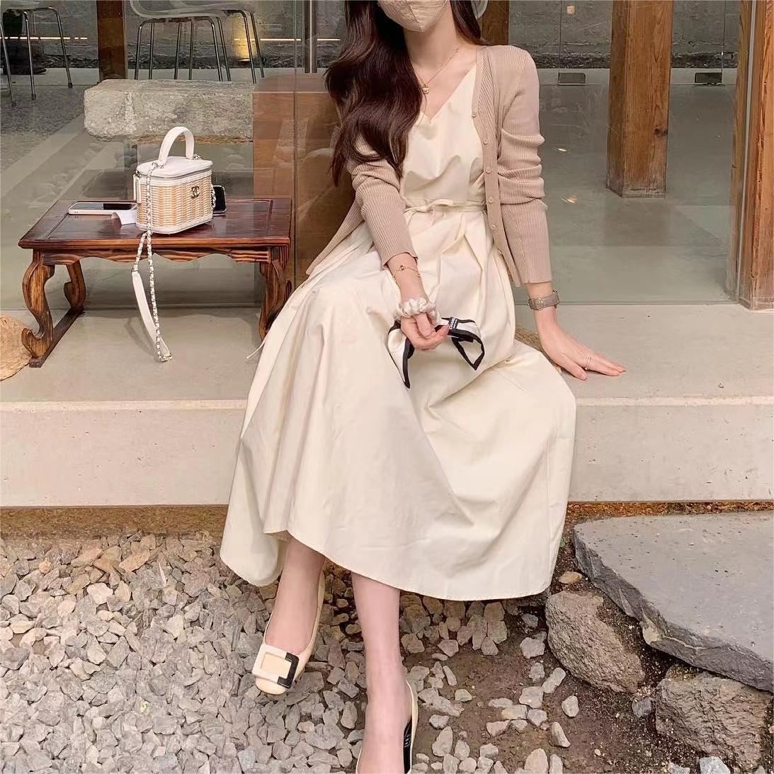 百搭純色V領吊帶連身裙