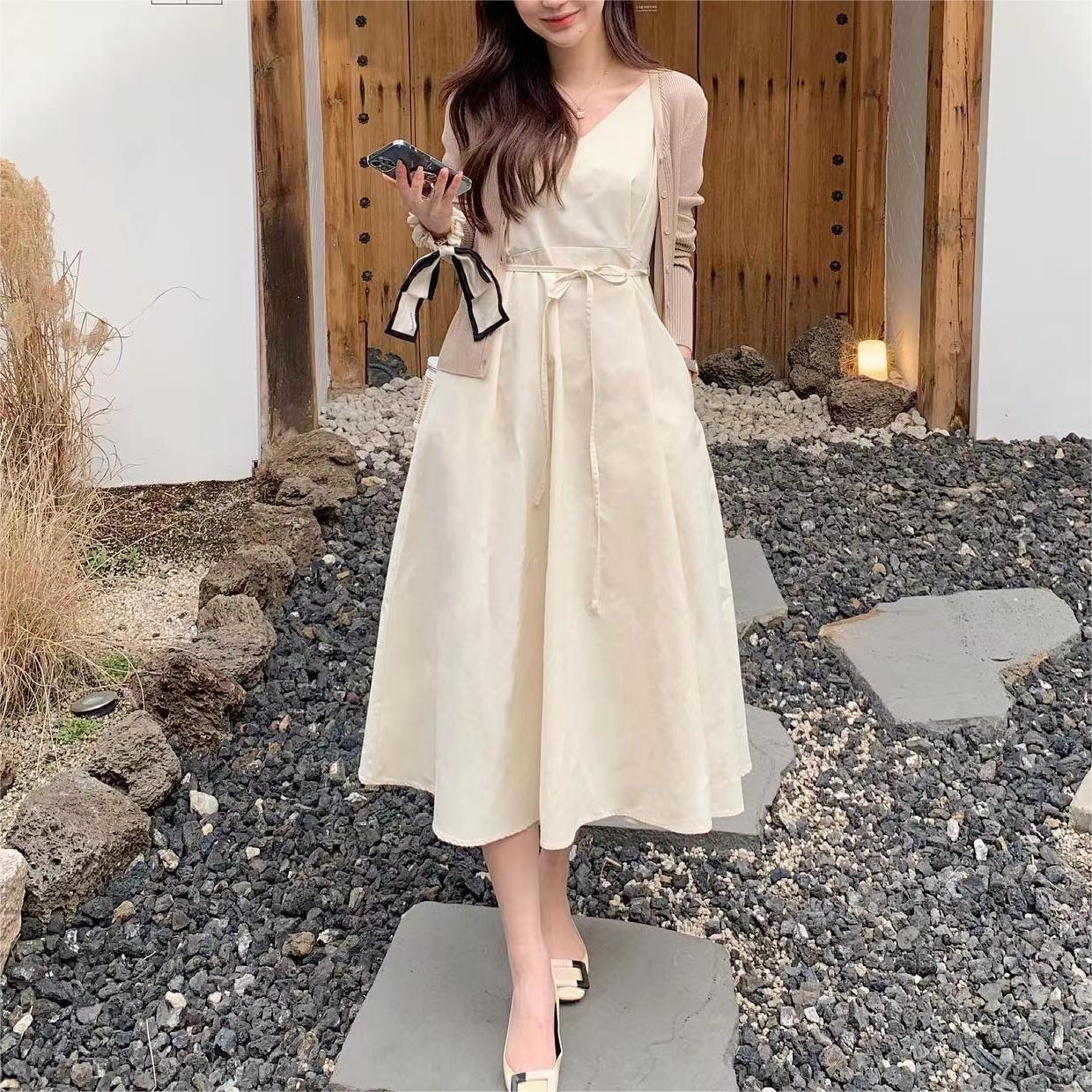 百搭純色V領吊帶連身裙