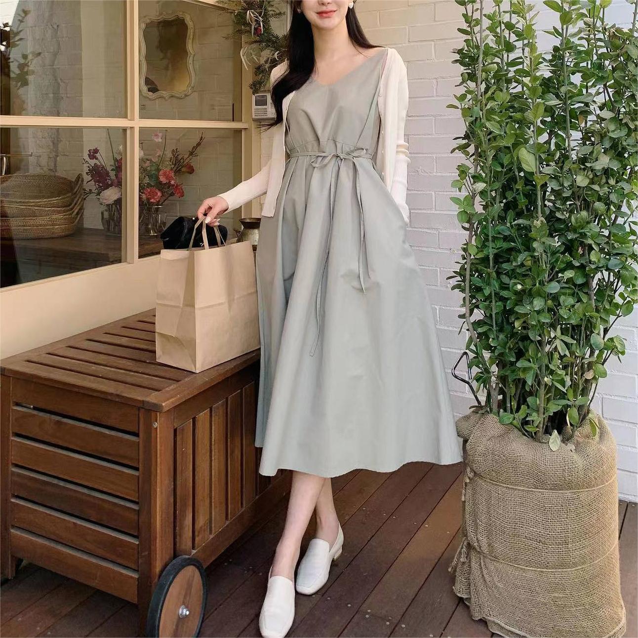 百搭純色V領吊帶連身裙