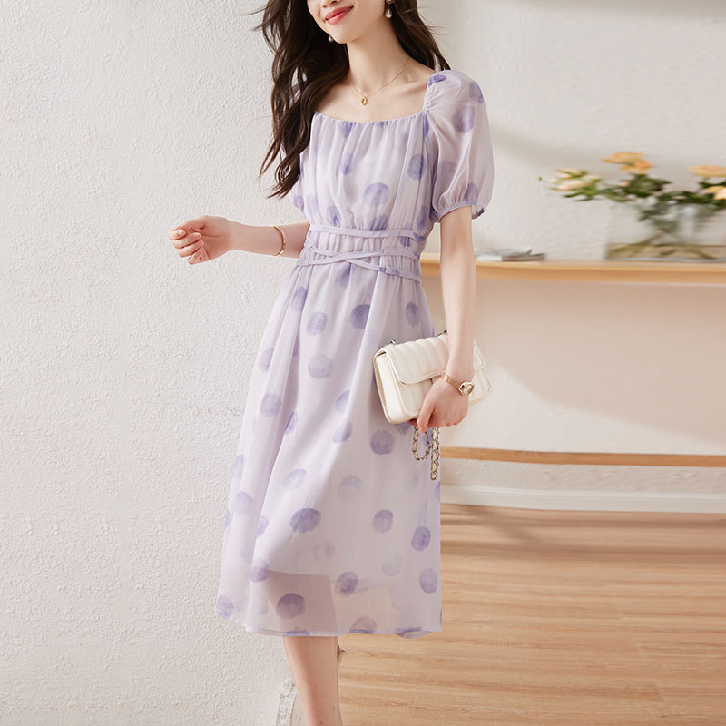 甜美溫柔方領泡泡袖連身裙