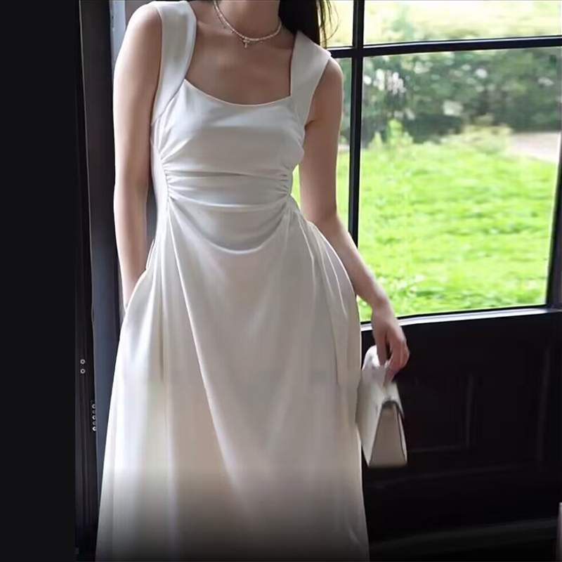 氣質赫本風收腰A字吊帶洋裝