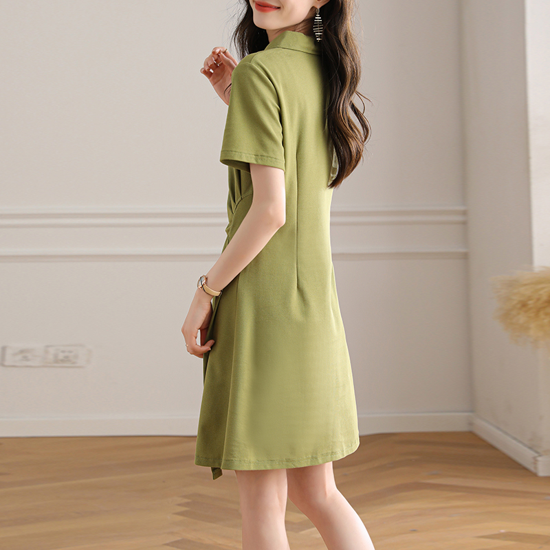 設計感純色A字褶皺Polo領連身裙