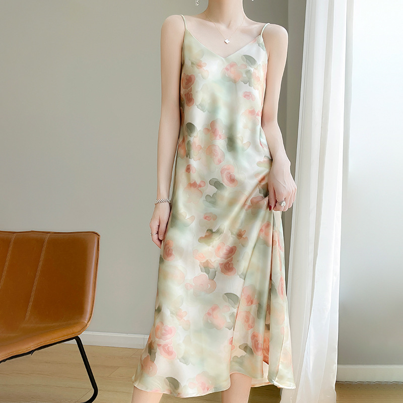 氣質印花緞面吊帶V領連身裙