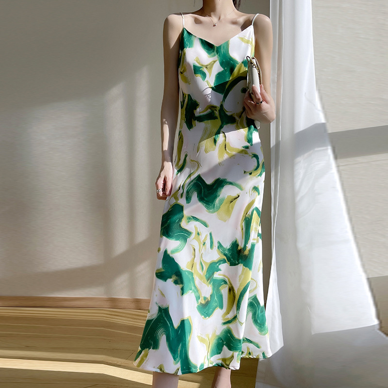 氣質印花緞面吊帶V領連身裙