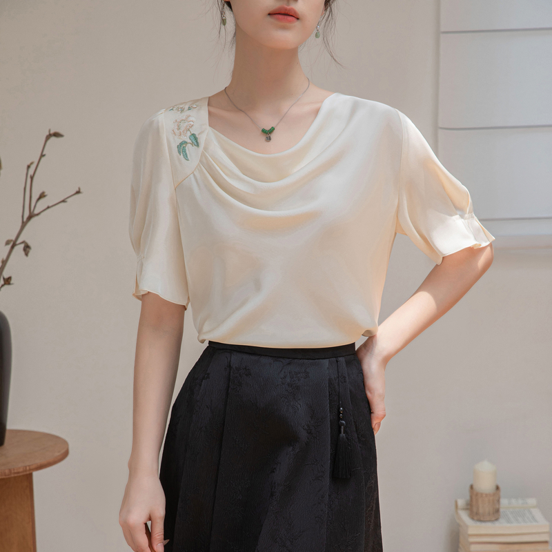 氣質方領褶皺繡花短袖雪紡衫