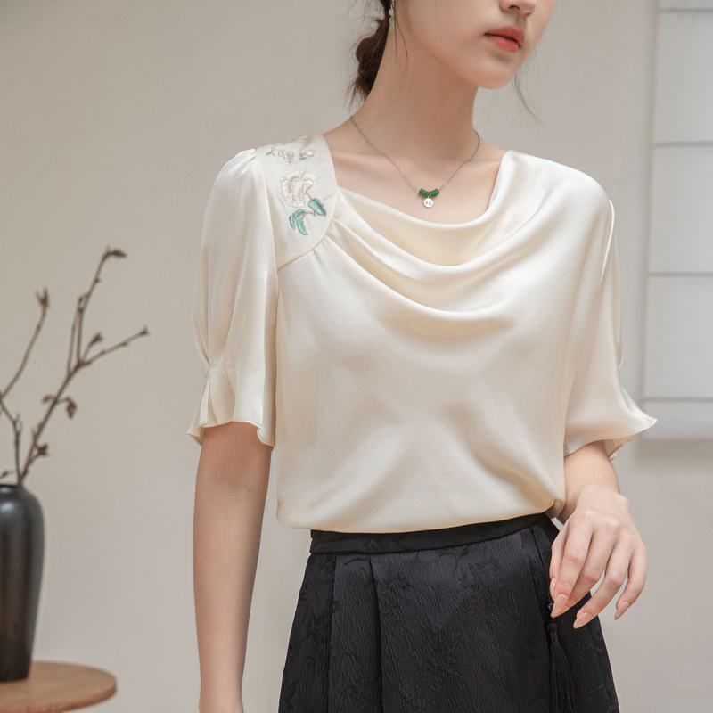 氣質方領褶皺繡花短袖雪紡衫