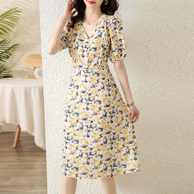 小清新碎花V領泡泡袖連身裙