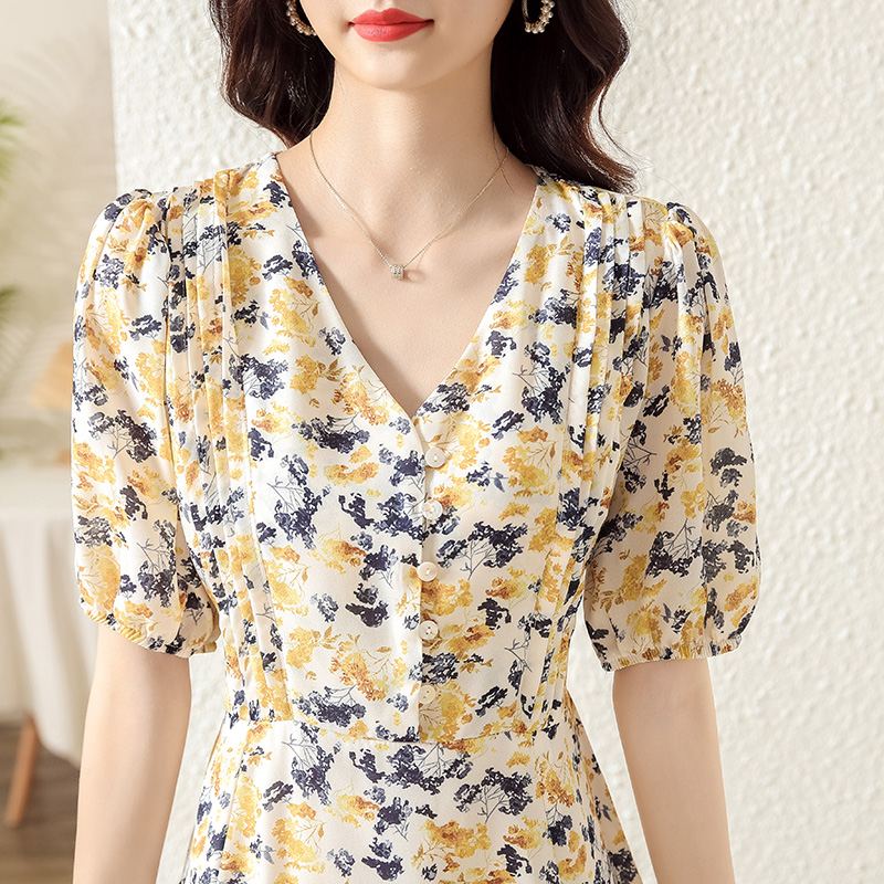 小清新碎花V領泡泡袖連身裙