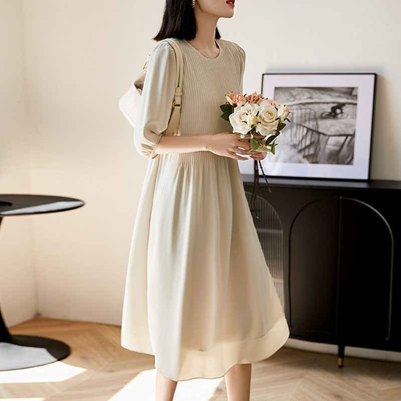 優雅純色泡泡袖抽褶收腰連身裙