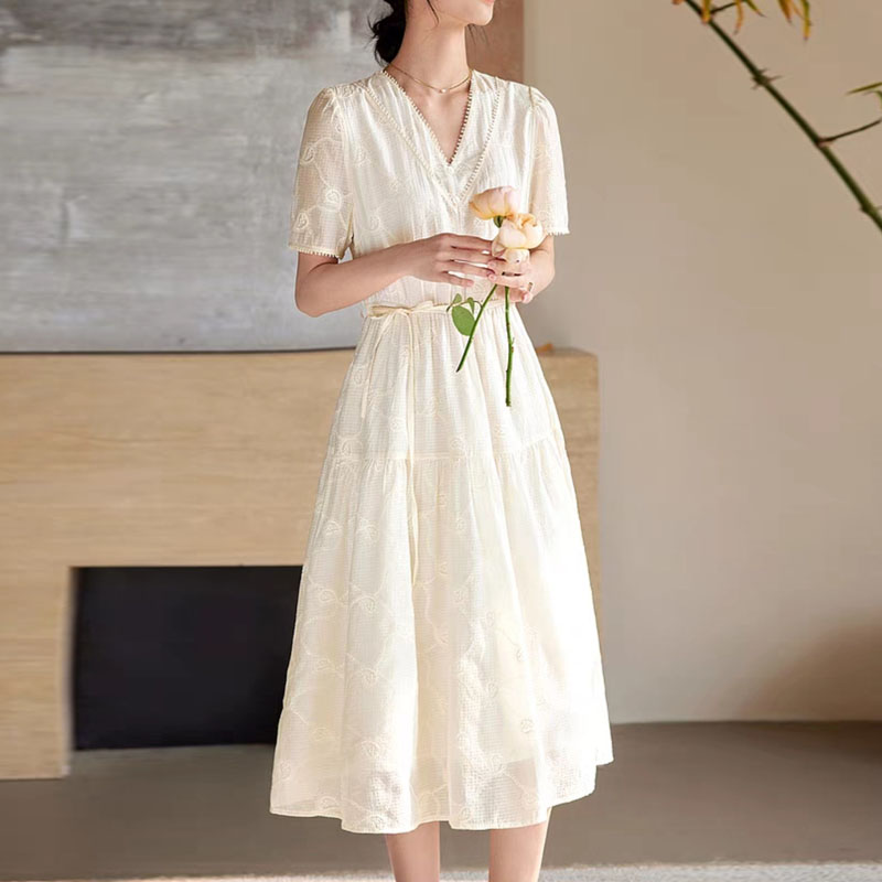 優雅氣質V領短袖肌理感蕾絲連身裙