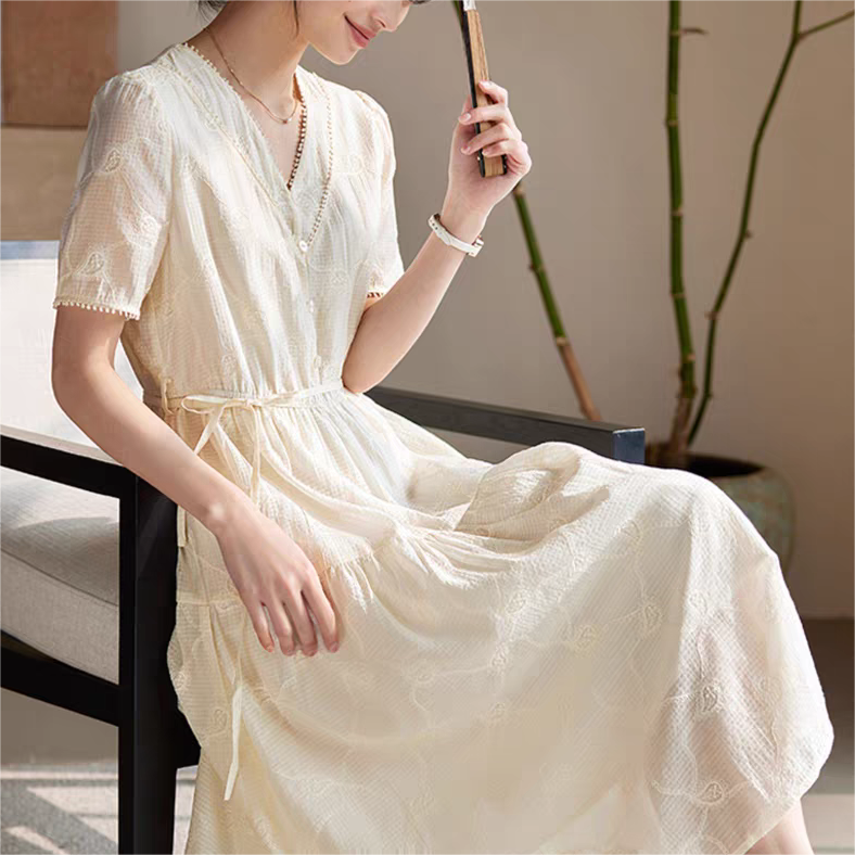 優雅氣質V領短袖肌理感蕾絲連身裙