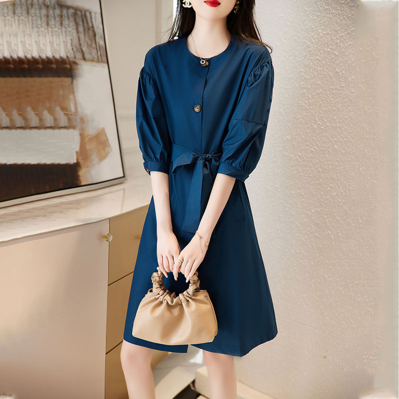 優雅圓領燈籠袖收腰連身裙