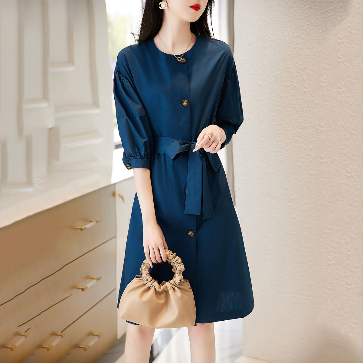 優雅圓領燈籠袖收腰連身裙