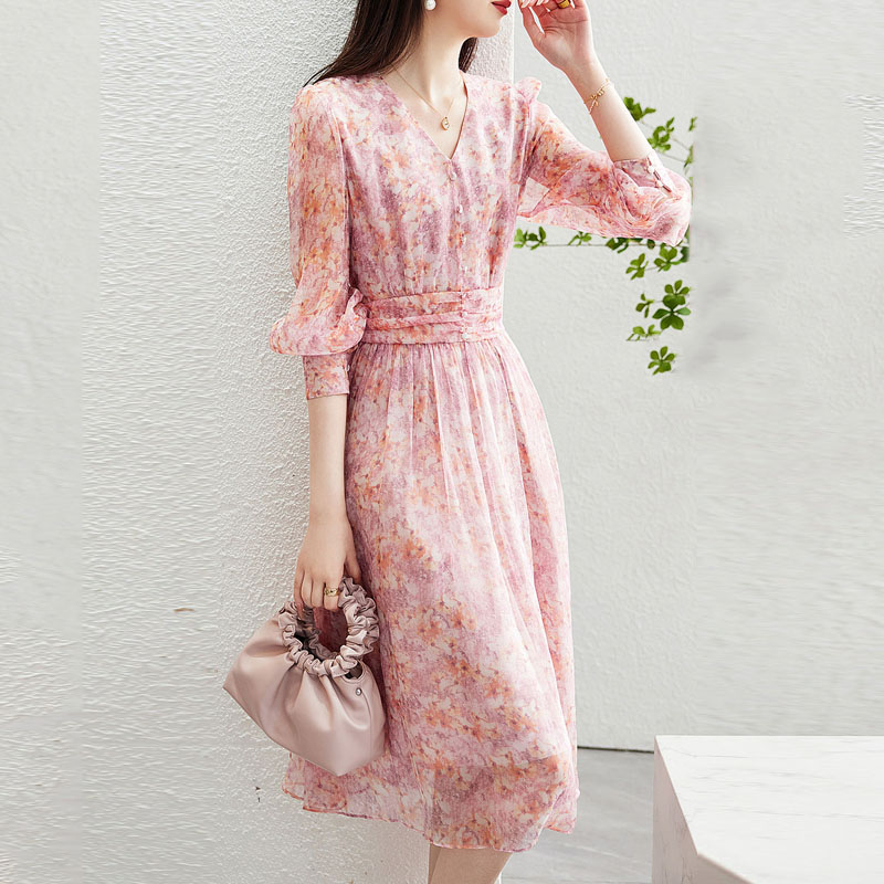 甜美V領碎花泡泡袖收腰連身裙