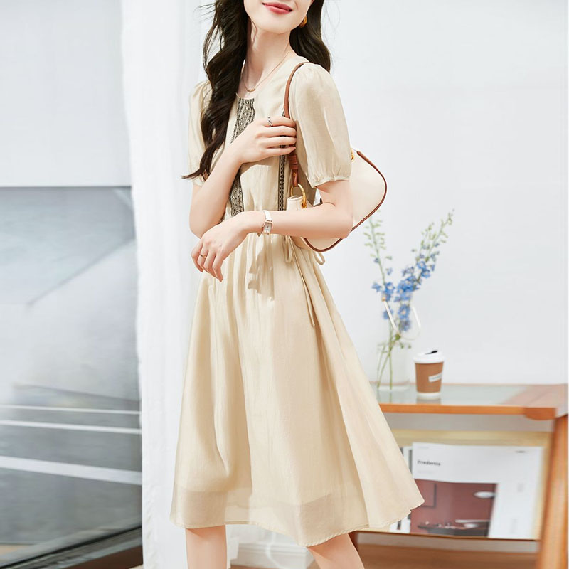 氣質蕾絲拼接花邊圓領連身裙