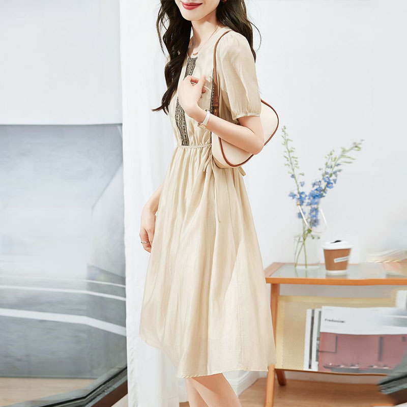 氣質蕾絲拼接花邊圓領連身裙