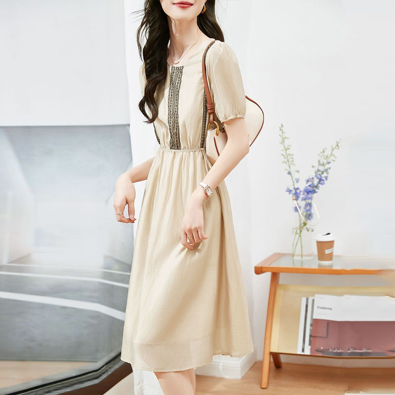 氣質蕾絲拼接花邊圓領連身裙