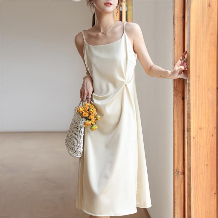 甜美純色不規則吊帶連身裙