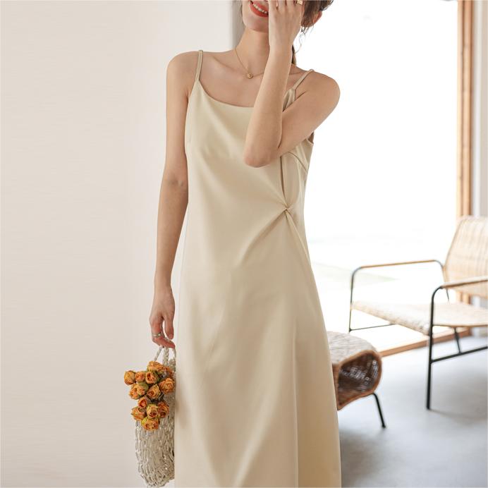 甜美純色不規則吊帶連身裙