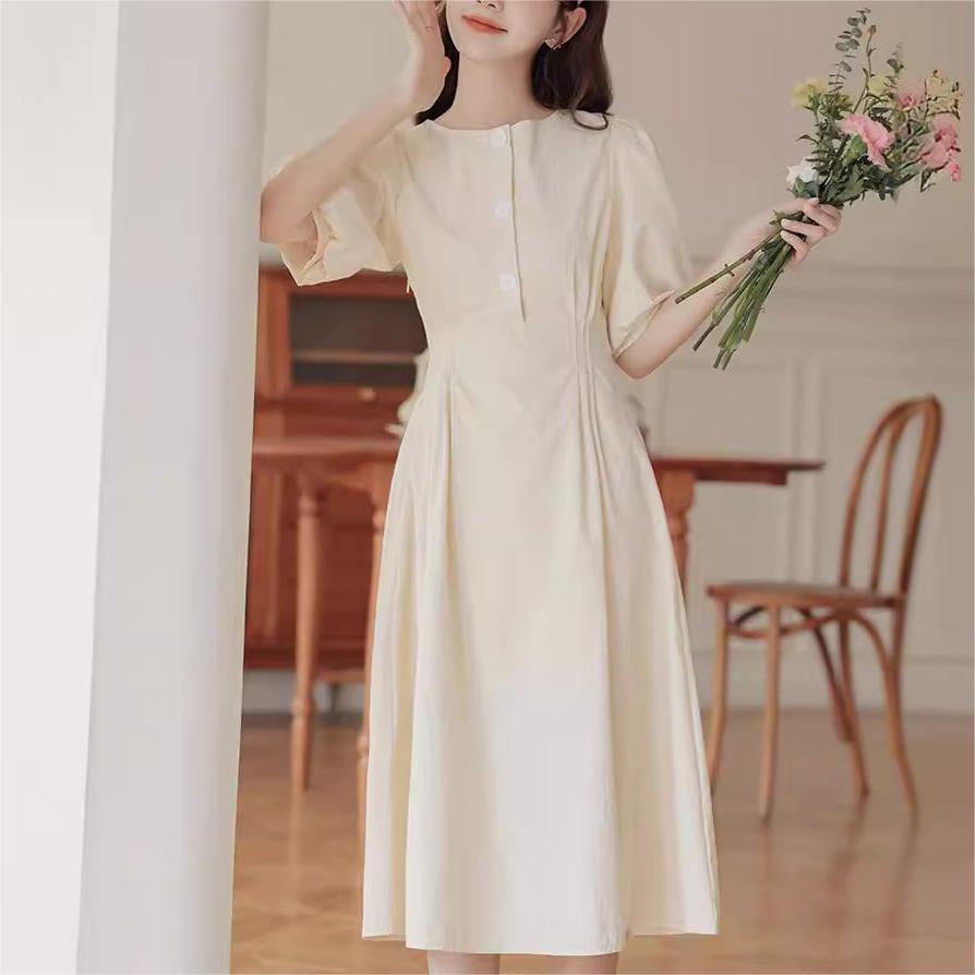法式褶皺三粒扣收腰綁帶圓領短袖連身裙