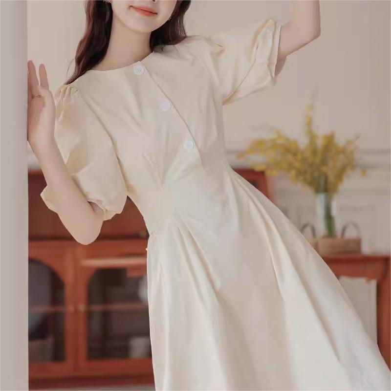 法式褶皺三粒扣收腰綁帶圓領短袖連身裙