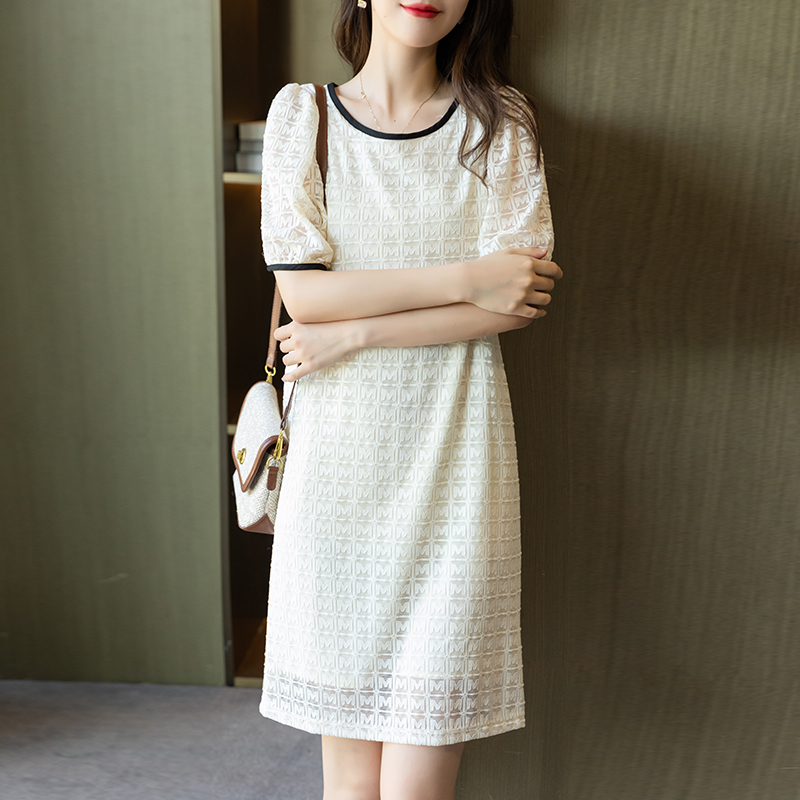 百搭撞色蕾絲泡泡袖連身裙