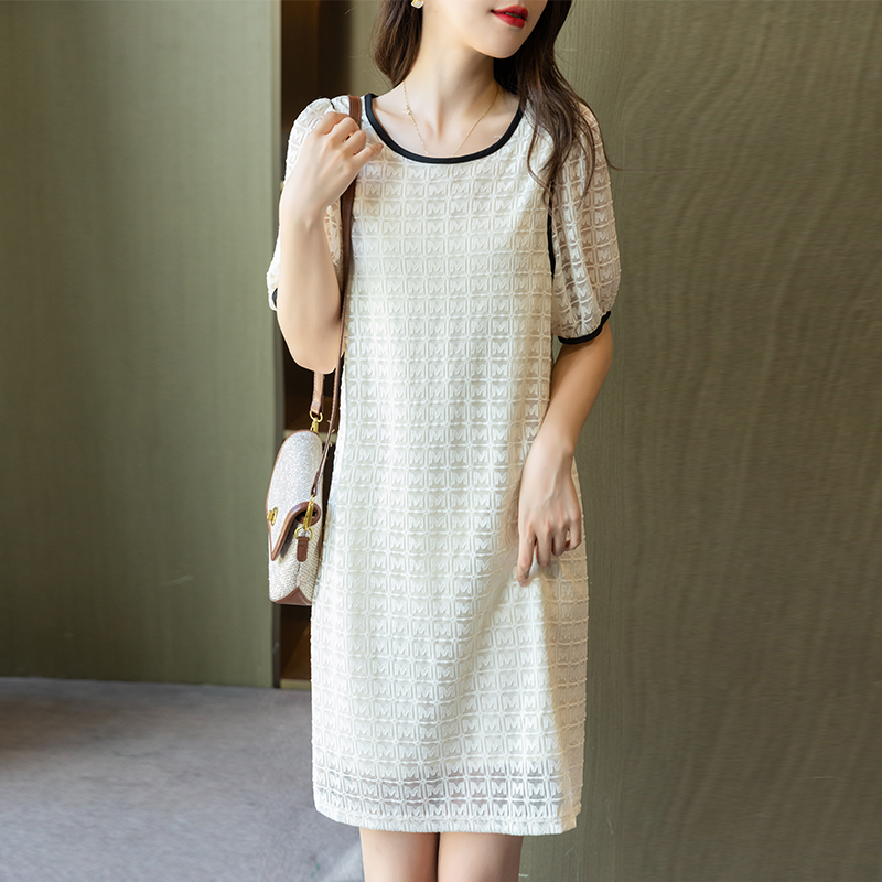 百搭撞色蕾絲泡泡袖連身裙