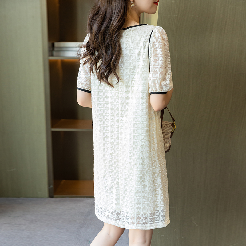 百搭撞色蕾絲泡泡袖連身裙