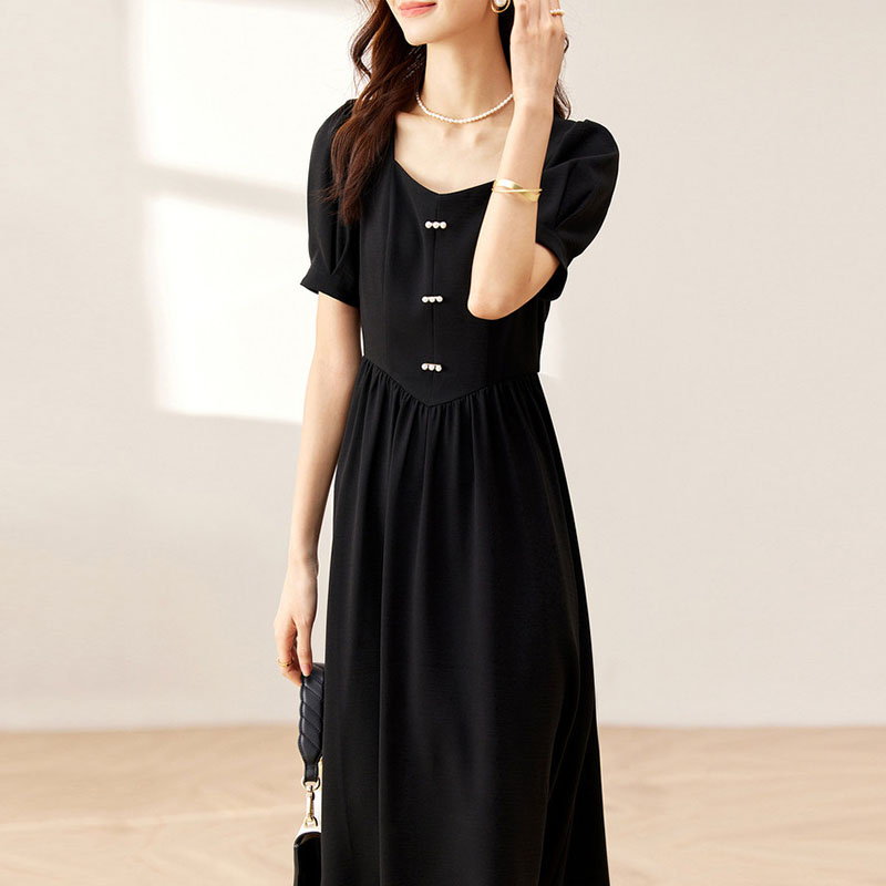 復古優雅珍珠扣泡泡袖方領A字連身裙