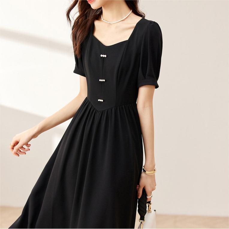 復古優雅珍珠扣泡泡袖方領A字連身裙